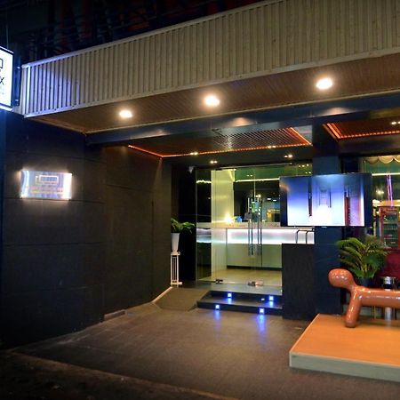 De Lux Bangkok Hotel Exteriör bild